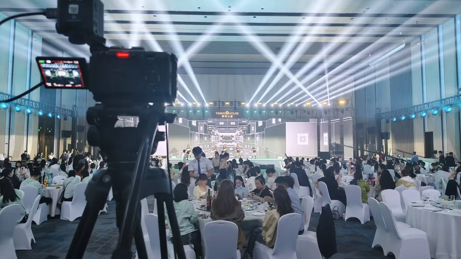 Authorised field record image 2 for 国际影都金色大厅婷美小屋峰会录制